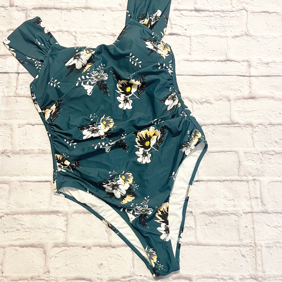 Cupshe Swim Cupshe Green Floral Wide Shoulder One Piece Swimsuit